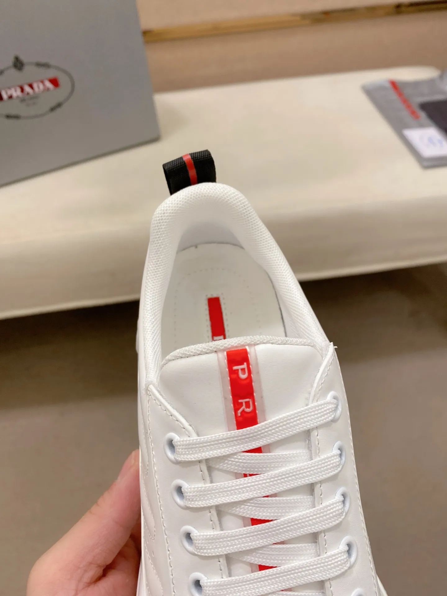 Men's Men's Shoes 560💰 ✔️✔️✔️High version High-quality new PRADA (Prada) counters are launched simultaneously. The new men's shoes and 😘fabrics are selected from first-layer cowhide and are made by pure handicrafts. Lining: Full cowhide lining. 👍🏿 High-end ☄️ air-cushion molded anti-slip rubber outsole, exquisite lines, simple and elegant, comfortable and high-end for leisure travel. Code number: 38 to 45
